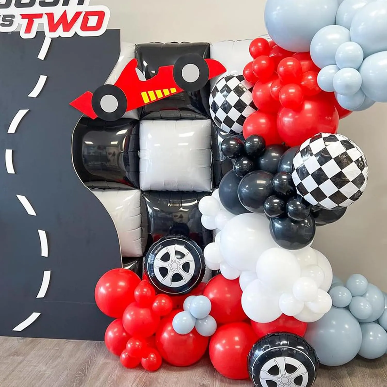 25Pcs Black and White Square Foil Balloons Wall Tunnel Backdrop Double Sided Metallic Balloon Arch Garland Kit For Checkered Racing Car Birthday New Year Party Decorations