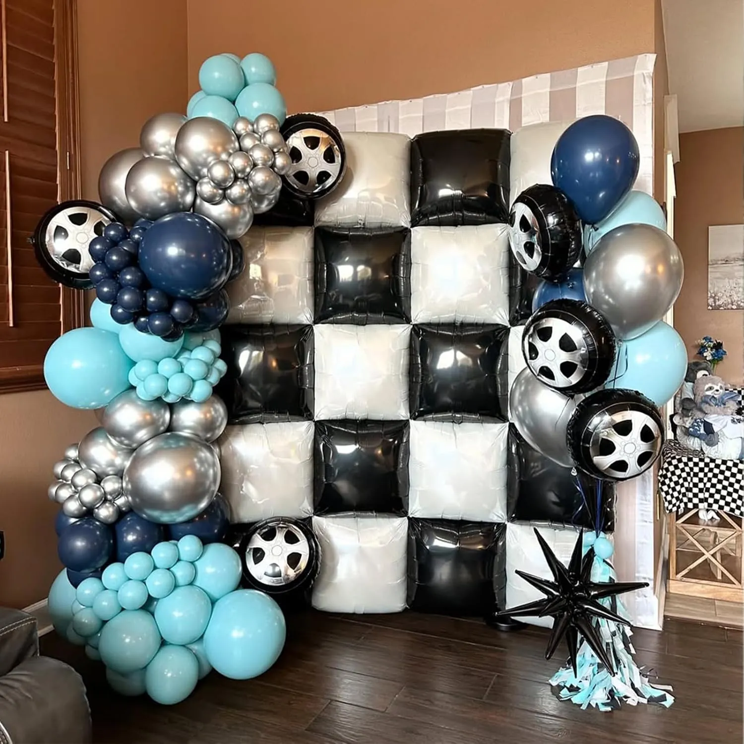 25Pcs Black and White Square Foil Balloons Wall Tunnel Backdrop Double Sided Metallic Balloon Arch Garland Kit For Checkered Racing Car Birthday New Year Party Decorations
