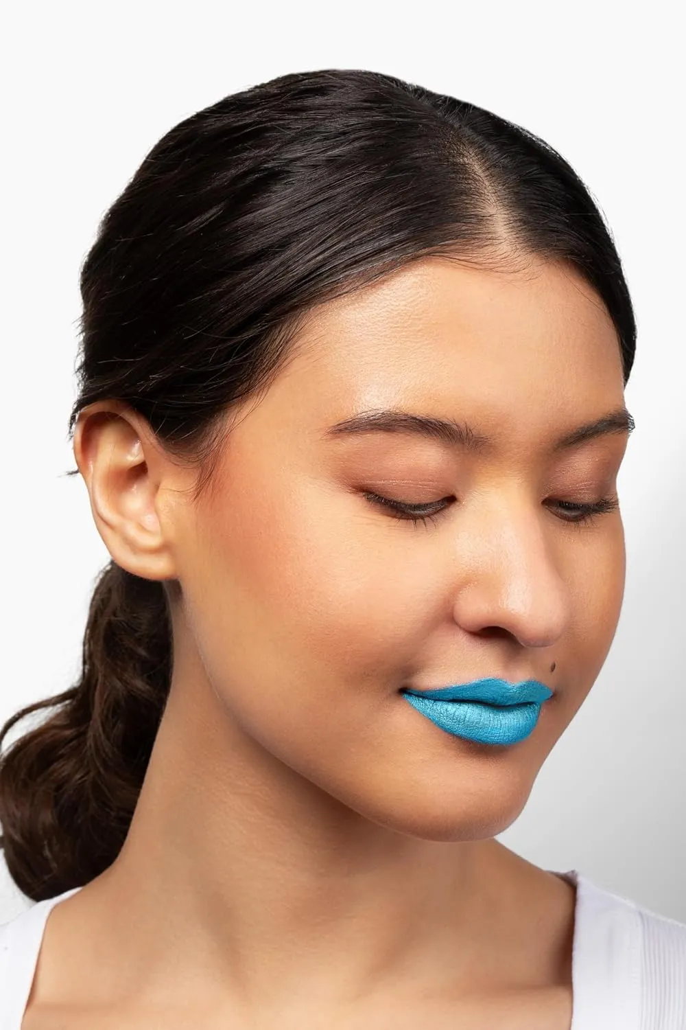 Aromi Bright Blue Metallic Liquid Lipstick | Sparkly Sky Lip Color with Shimmery Finish, Vegan Makeup, Cruelty-free, Long-lasting (Snow Queen)