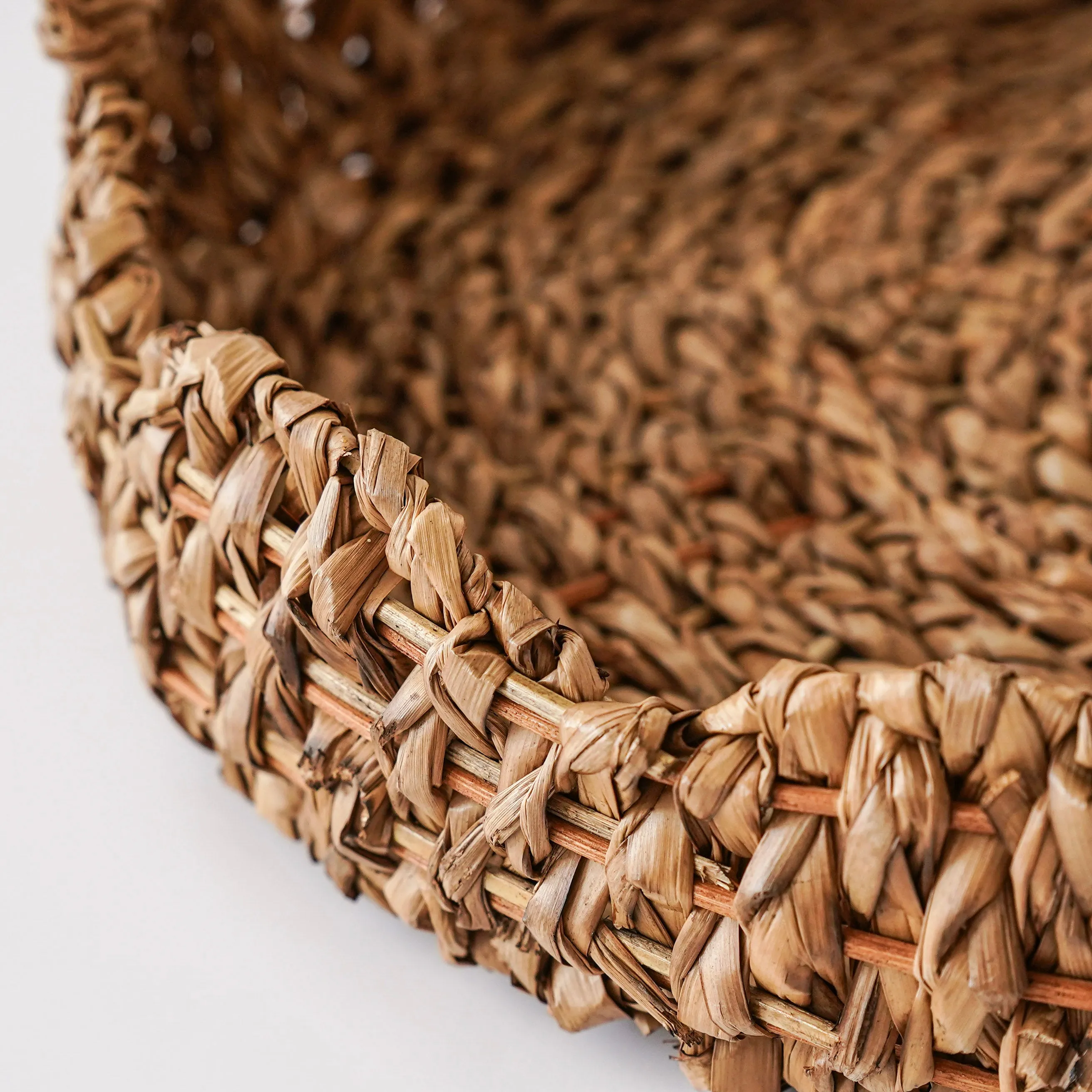 Braided Scalloped Seagrass Tray