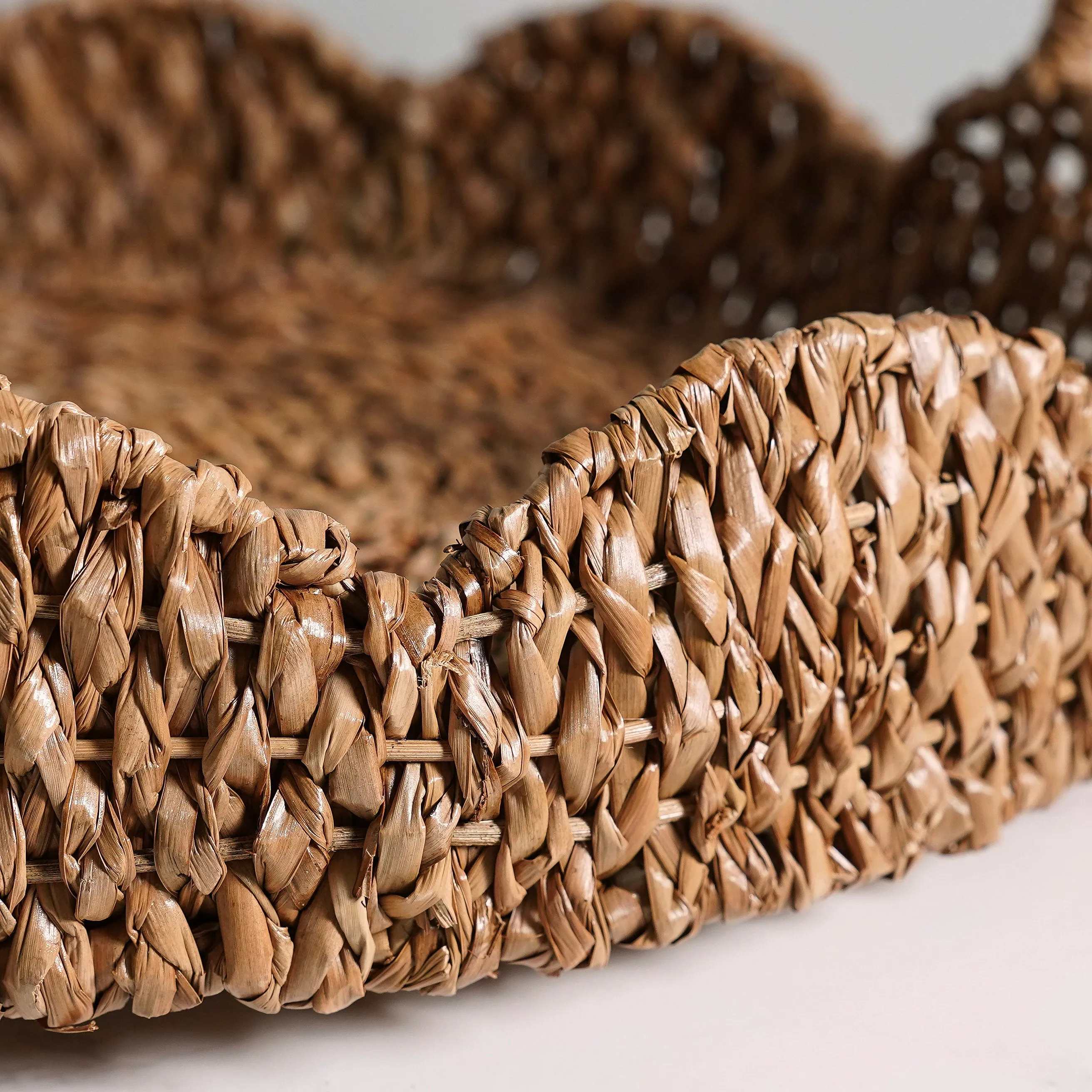 Braided Scalloped Seagrass Tray