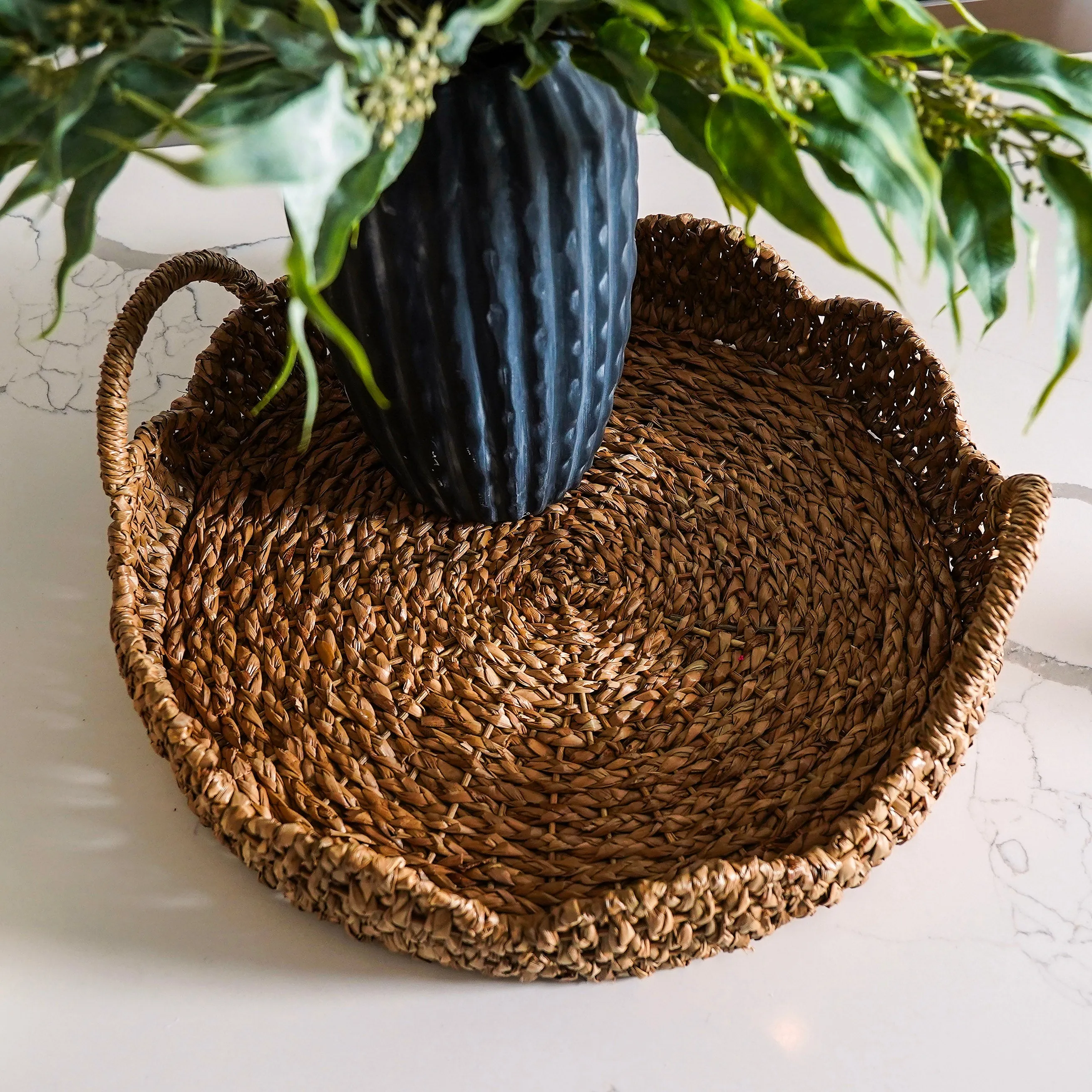Braided Scalloped Seagrass Tray