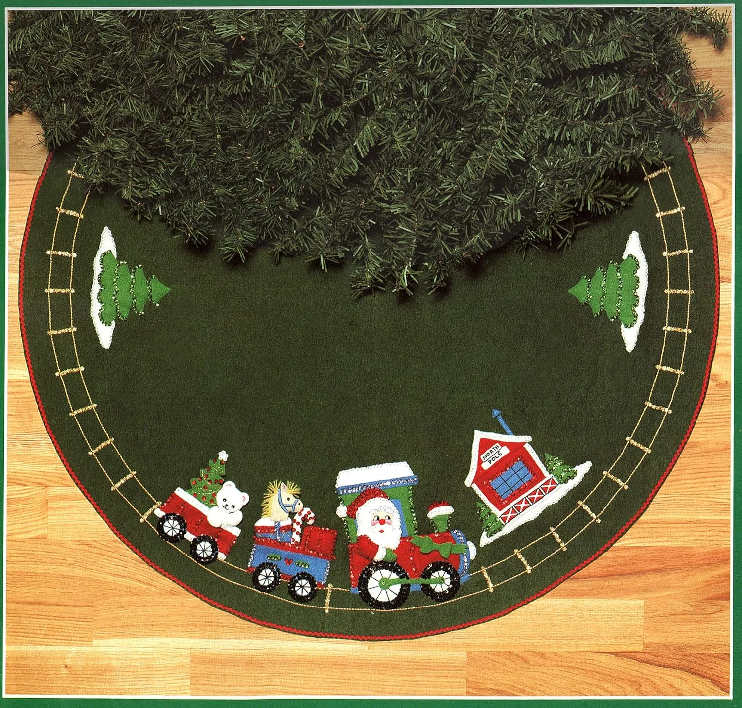 Bucilla - Holiday Express - Felt Applique Tree Skirt Kit 33098