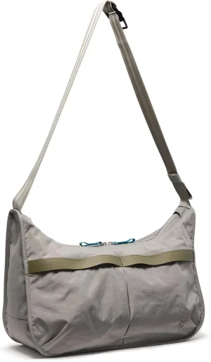 Chrome Industries Yoyogi Messenger, Crossbody Bag for Men and Women, Large Zippered Main Access, Metal Buckle, Laptop Pocket