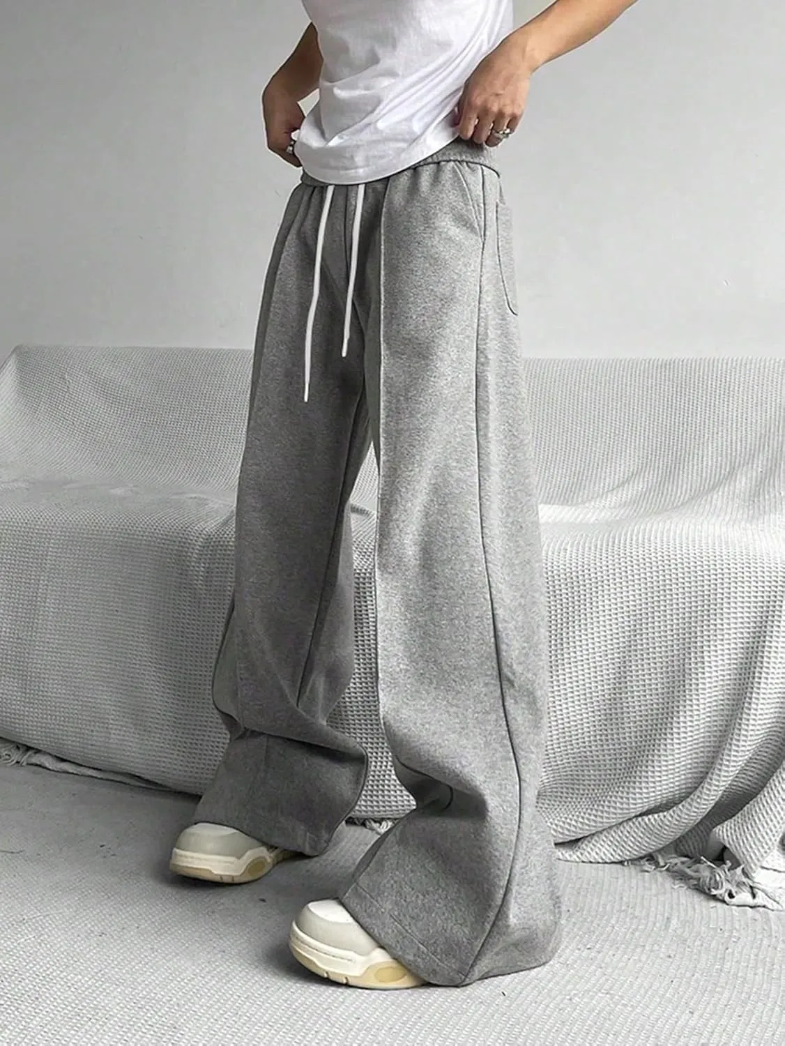 COZYEASE Men's Sweatpants Athletic Drawstring Waist Wide Leg Sweatpants Casual Baggy Pants with Pockets