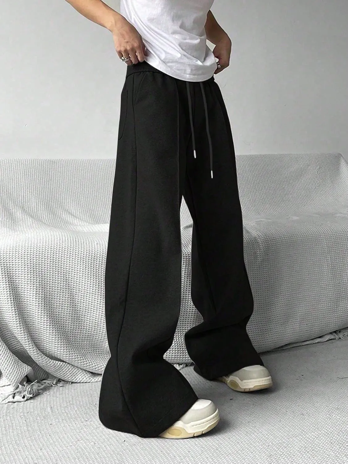 COZYEASE Men's Sweatpants Athletic Drawstring Waist Wide Leg Sweatpants Casual Baggy Pants with Pockets