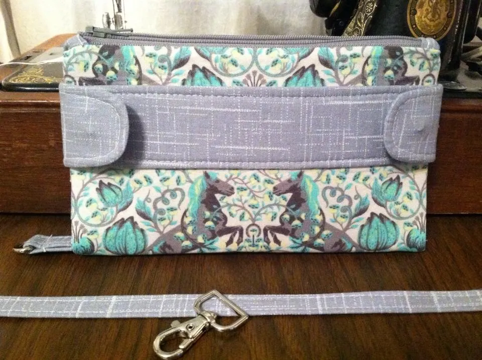 Della Wallet Clutch