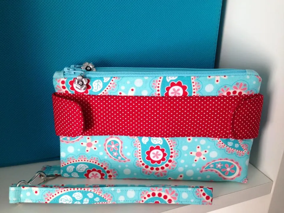 Della Wallet Clutch