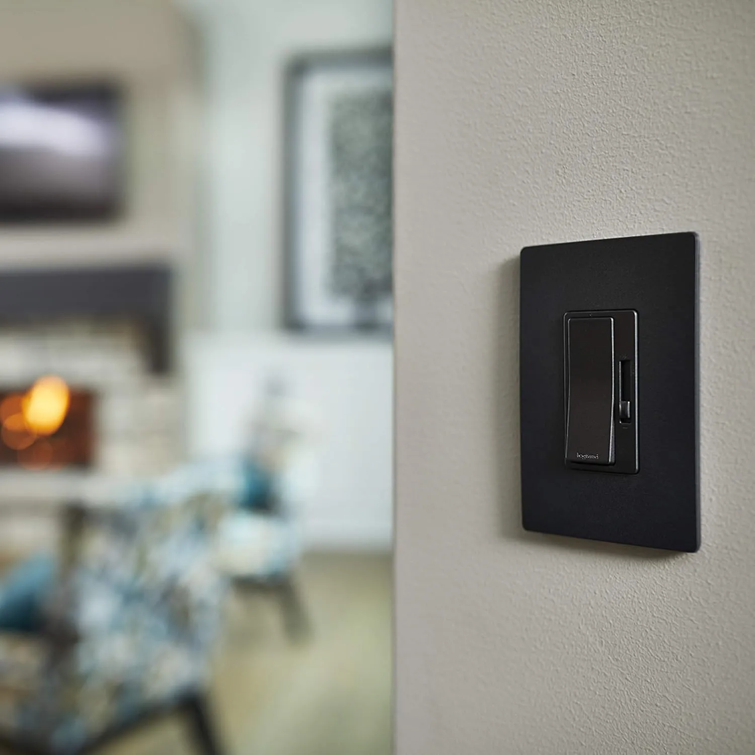 Legrand radiant RH453PGCCV6 450W Preset Decorator Rocker Dimmer Light Switch with Locator Light for Dimmable LED and CFL Bulbs, Single Pole/3-Way, Graphite (1 Count)