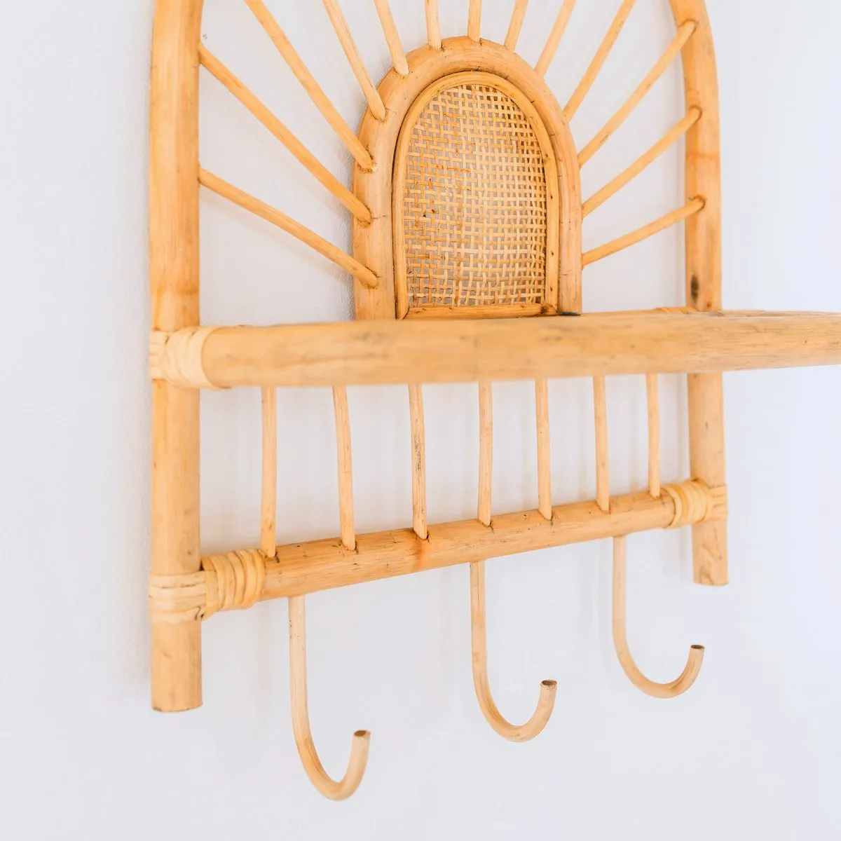 Rattan Wall Shelf – Small Boho Wall Shelf – Hanging Rattan Shelf – Coat or Key Hook – Handmade Shelf Made of Rattan (41x53 cm) BANTEN