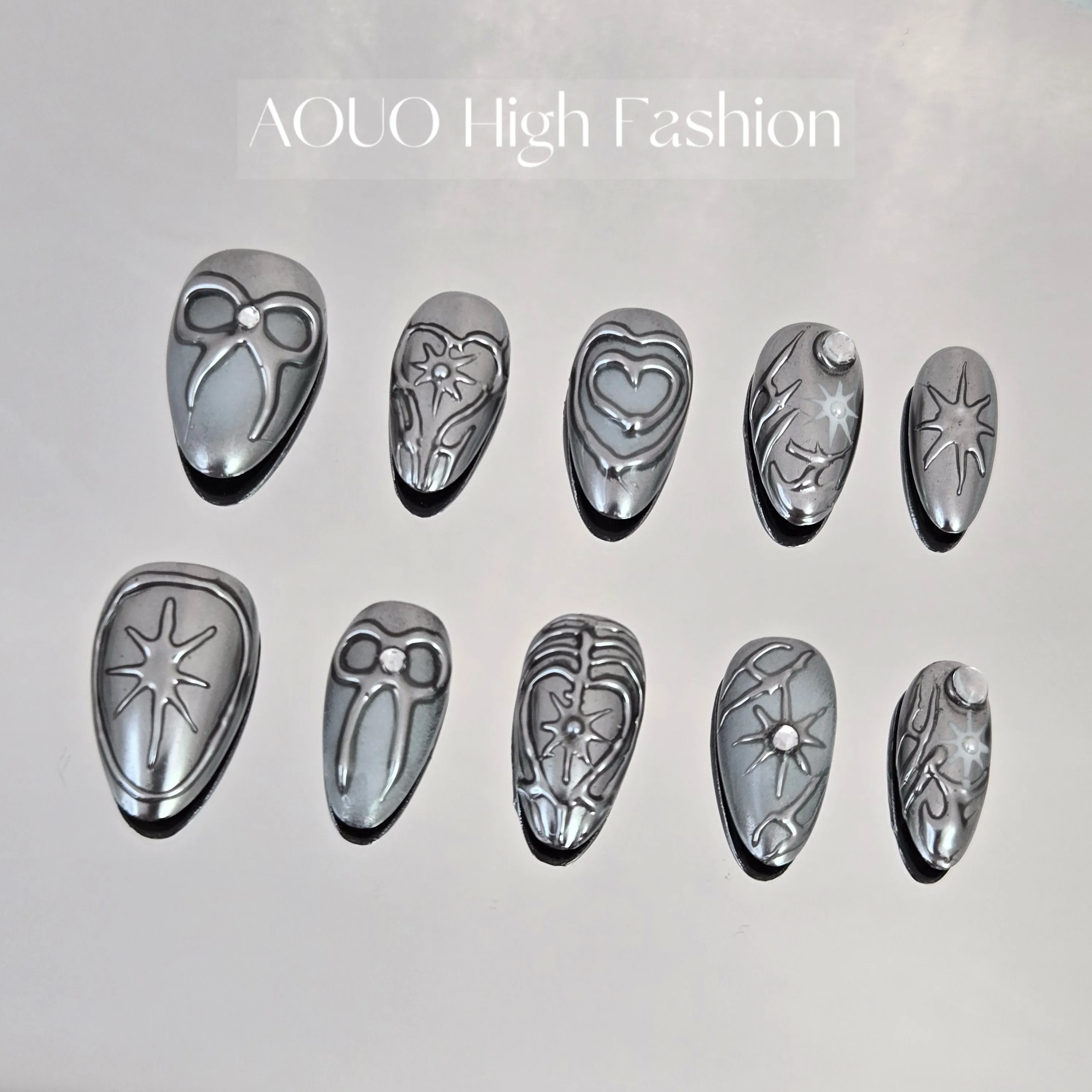 Silver Chrome on Chrome Y3K Nails