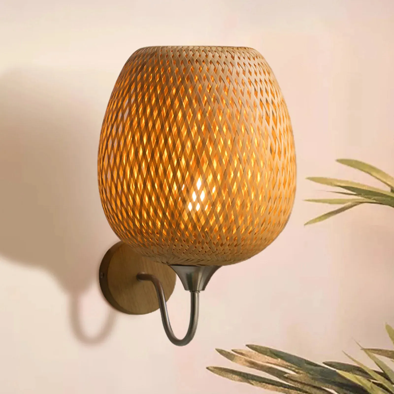 Vintage Rattan Bamboo Wall Sconce Light - Industrial Elegance for Dining Rooms and Bedrooms