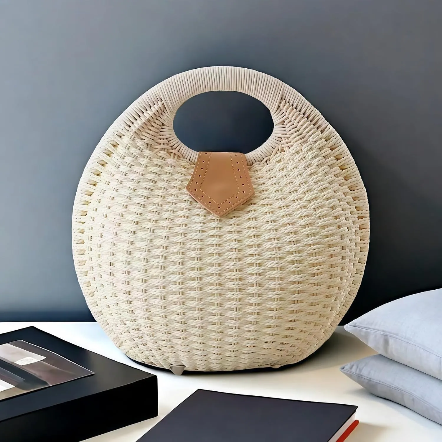 Women’s Handwoven Rattan Handbags Stylish Straw Tote for Summer Beach Retro Woven Shell Bag